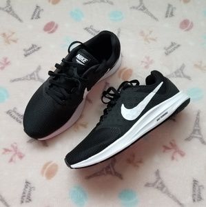 NEW Womens Nike